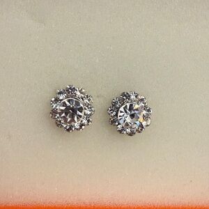 Women’s Stud Earrings in Silver 🔥 Stunning New without tags